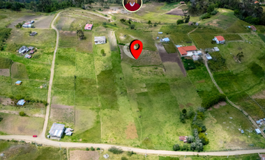 Amplio terreno en Paute 8300 m² con agua natural, excelente ubicación junto a la vía y vista al valle – land for sale in Paute Ecuador