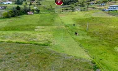 Amplio terreno en Paute 8300 m² con agua natural, excelente ubicación junto a la vía y vista al valle – land for sale in Paute Ecuador