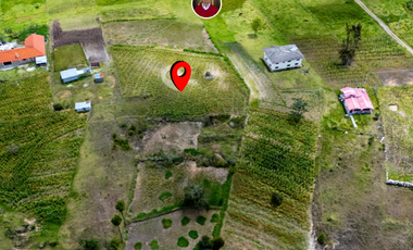 Amplio terreno en Paute 8300 m² con agua natural, excelente ubicación junto a la vía y vista al valle – land for sale in Paute Ecuador
