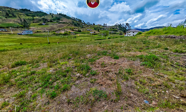 Amplio terreno en Paute 8300 m² con agua natural, excelente ubicación junto a la vía y vista al valle – land for sale in Paute Ecuador