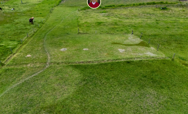 Amplio terreno en Paute 8300 m² con agua natural, excelente ubicación junto a la vía y vista al valle – land for sale in Paute Ecuador