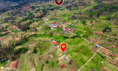 Amplio terreno en Paute 8300 m² con agua natural, excelente ubicación junto a la vía y vista al valle – land for sale in Paute Ecuador