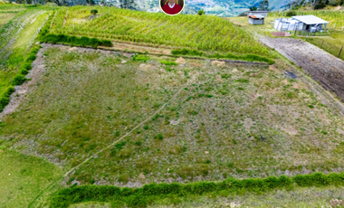 Amplio terreno en Paute 8300 m² con agua natural, excelente ubicación junto a la vía y vista al valle – land for sale in Paute Ecuador
