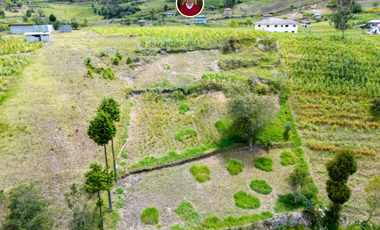 Amplio terreno en Paute 8300 m² con agua natural, excelente ubicación junto a la vía y vista al valle – land for sale in Paute Ecuador