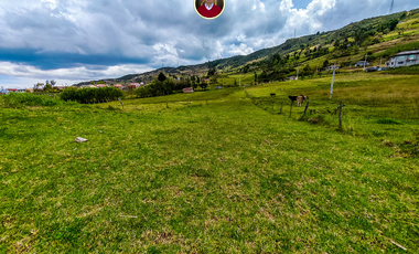 Amplio terreno en Paute 8300 m² con agua natural, excelente ubicación junto a la vía y vista al valle – land for sale in Paute Ecuador