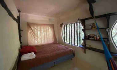 CABAÑA EN LA SELVA CON PANEL SOLAR. VIVE CERCA DE UN CENOTE
