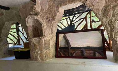 CABAÑA EN LA SELVA CON PANEL SOLAR. VIVE CERCA DE UN CENOTE