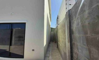 Vendo linda casa dos plantas, en urbanización La Joya- etapa Topacio