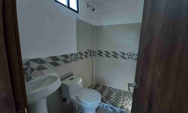 Vendo linda casa dos plantas, en urbanización La Joya- etapa Topacio