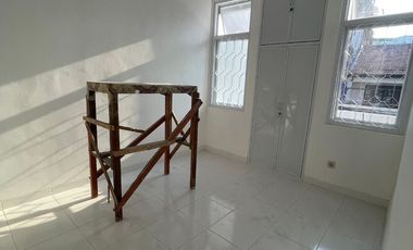 DISEWAKAN MURAH RUMAH LOKASI SANGAT STRATEGIS DI TAWAKAL GROGOL JAKARTA BARAT