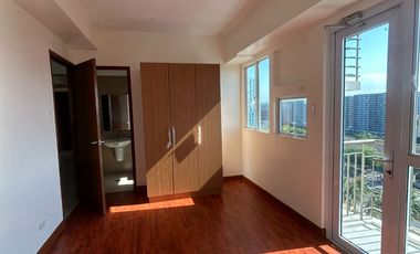 SPACIOUS 3 BEDROOM READY TO MOVE IN PALM BEACH WEST PASAY NEAR MOA