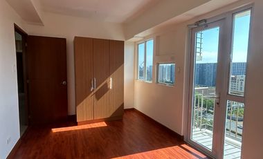 SPACIOUS 3 BEDROOM READY TO MOVE IN PALM BEACH WEST PASAY NEAR MOA