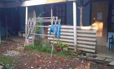 Jual rumah dengan tanah luas.cocok utk rumah kost.