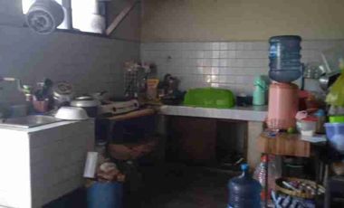 Jual rumah dengan tanah luas.cocok utk rumah kost.