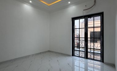 Town house mewah 800 meter ke pintu tol pancoran mas