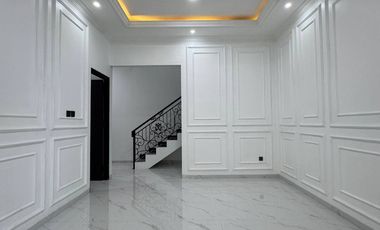 Town house mewah 800 meter ke pintu tol pancoran mas