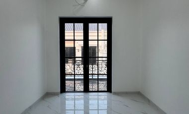 Town house mewah 800 meter ke pintu tol pancoran mas