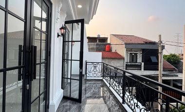Town house mewah 800 meter ke pintu tol pancoran mas