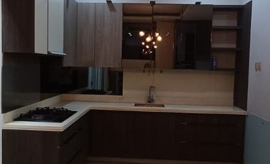 DISEWAKAN RUMAH FURNISHED 2 LANTAI DENGAN AC @GOLF LAKE