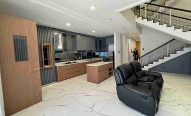 D sewa town house CBD pluit