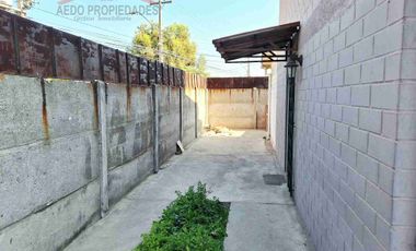 Se Vende Funcional Casa de dos pisos, en Villa Príncipe de Gales, comuna de La Calera, Región de Valparaíso.