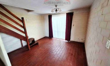 Se Vende Funcional Casa de dos pisos, en Villa Príncipe de Gales, comuna de La Calera, Región de Valparaíso.