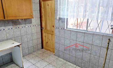 Se Vende Funcional Casa de dos pisos, en Villa Príncipe de Gales, comuna de La Calera, Región de Valparaíso.
