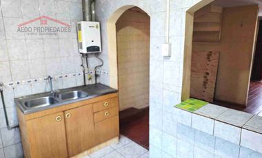 Se Vende Funcional Casa de dos pisos, en Villa Príncipe de Gales, comuna de La Calera, Región de Valparaíso.