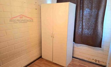 Se Vende Funcional Casa de dos pisos, en Villa Príncipe de Gales, comuna de La Calera, Región de Valparaíso.