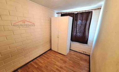 Se Vende Funcional Casa de dos pisos, en Villa Príncipe de Gales, comuna de La Calera, Región de Valparaíso.