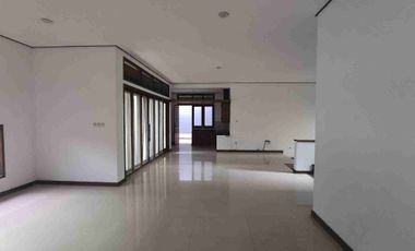 Disewakan Rumah Luas 2 lantai di Batununggal cocok untuk Tempat Tinggal atau Kantor
