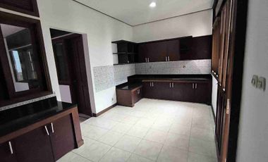 Disewakan Rumah Luas 2 lantai di Batununggal cocok untuk Tempat Tinggal atau Kantor