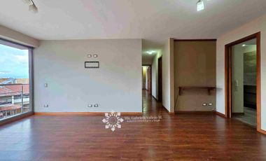 EN VENTA - DEPARTAMENTO CON 2 DORMITORIOS Y BALCÓN, SECTOR Av . Gran Colombia, Calle Mariscal Lamar