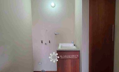 EN VENTA - DEPARTAMENTO CON 2 DORMITORIOS Y BALCÓN, SECTOR Av . Gran Colombia, Calle Mariscal Lamar