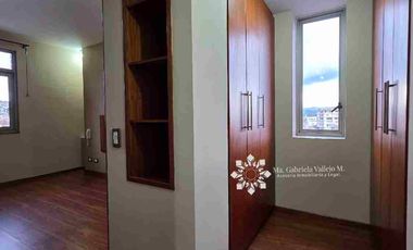 EN VENTA - DEPARTAMENTO CON 2 DORMITORIOS Y BALCÓN, SECTOR Av . Gran Colombia, Calle Mariscal Lamar