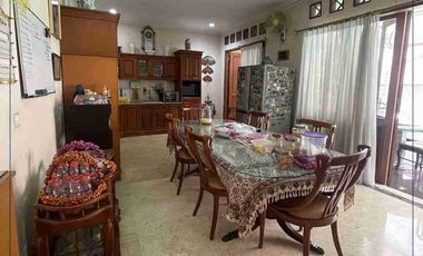 Dijual Rumah Luas Teduh dan Nyaman di Jakarta Barat