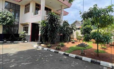 Dijual Rumah Luas Teduh dan Nyaman di Jakarta Barat