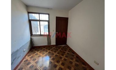 Venta De Amplia Casa En Urb. Monterrico//ID: 1178350