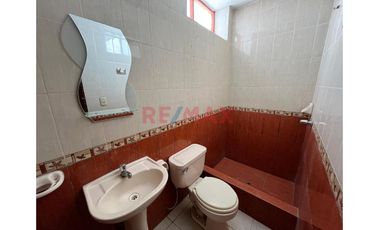 Venta De Amplia Casa En Urb. Monterrico//ID: 1178350