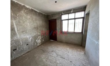 Venta De Amplia Casa En Urb. Monterrico//ID: 1178350
