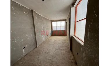 Venta De Amplia Casa En Urb. Monterrico//ID: 1178350
