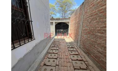 Venta De Amplia Casa En Urb. Monterrico//ID: 1178350
