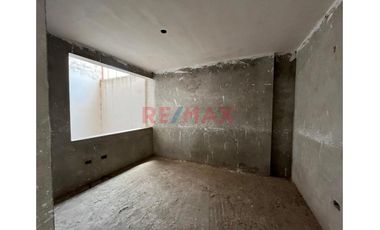Venta De Amplia Casa En Urb. Monterrico//ID: 1178350