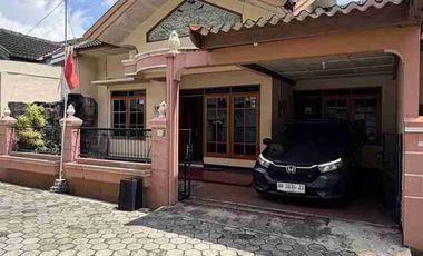 RUMAH NYAMAN DAN STRATEGIS DENGAN TANAH LUAS DALAM RINGROAD DI DEKAT GEDONGKUNING