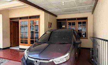 RUMAH NYAMAN DAN STRATEGIS DENGAN TANAH LUAS DALAM RINGROAD DI DEKAT GEDONGKUNING