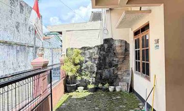 RUMAH NYAMAN DAN STRATEGIS DENGAN TANAH LUAS DALAM RINGROAD DI DEKAT GEDONGKUNING