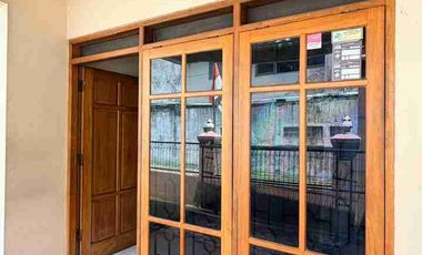 RUMAH NYAMAN DAN STRATEGIS DENGAN TANAH LUAS DALAM RINGROAD DI DEKAT GEDONGKUNING
