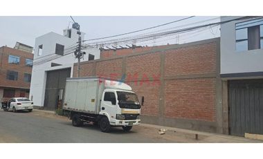 Terreno Urbano Cercado Con Oficinas