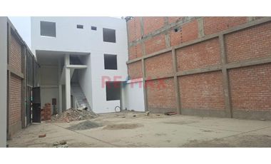 Terreno Urbano Cercado Con Oficinas
