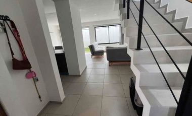 Casa en RENTA Amueblada en Toluca. Cercana a aeropuerto y a parques industriales.